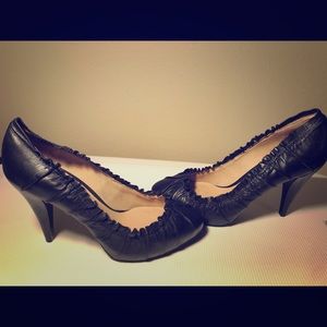 Pour La Victoire black heels
